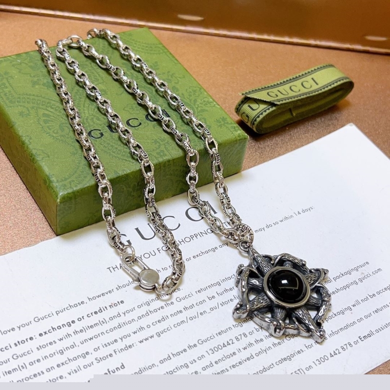 G*u*i necklaces